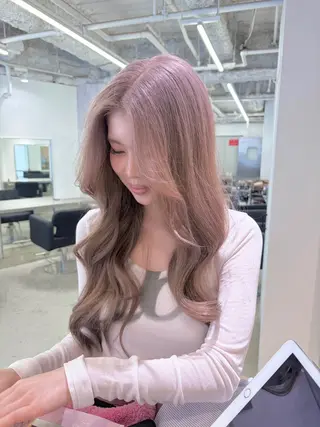 ロング カラー EIGHT ／SHU🩶のヘアスタイル