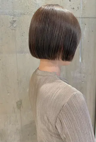 ショート カラー iLi 《イリ》のヘアスタイル