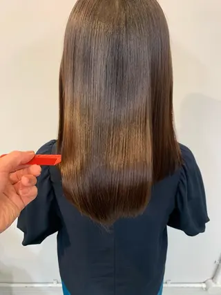 ミディアム カラー トップ スタイリストのヘアスタイル