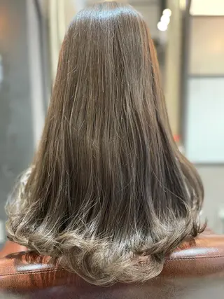 ロング カラー Avery SHINのヘアスタイル