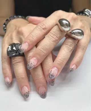 ネイル 透灯 TOUTOU 🪄のネイルデザイン