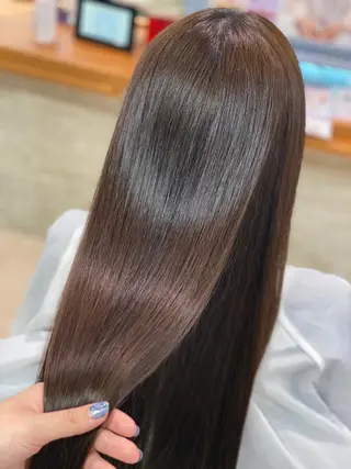 セミロング カラー 岩倉 諒のヘアスタイル