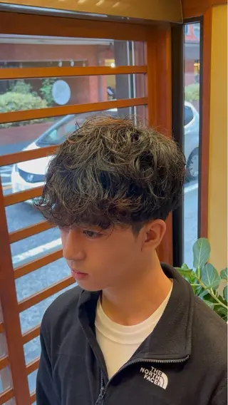 ショート 石井希武/学芸大学/ パーマ/縮毛矯正のヘアスタイル