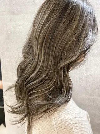 セミロング KYOKO 【Bear】のヘアスタイル