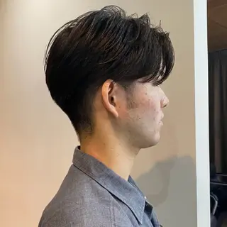 ショート メンズ センターパート/ニ ュアンスパーマのヘアスタイル