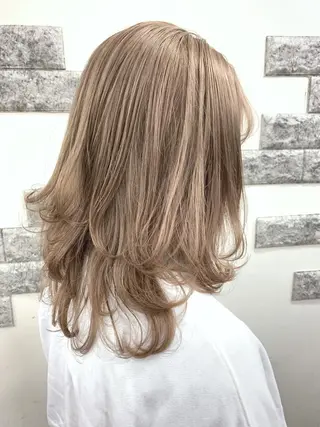 セミロング カラー 薄田 珠美のヘアスタイル