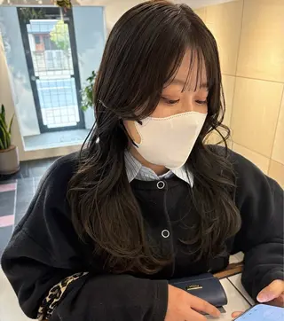 ロング Yui⭐️ 透け感カラーのヘアスタイル