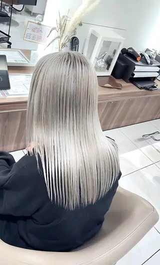 セミロング カラー 渡邊楓果／髪質改善 ブリーチ/カラーのヘアスタイル