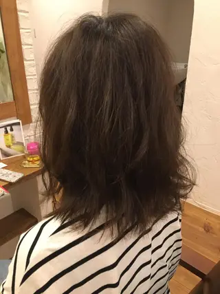 ミディアム 井上 真利のヘアスタイル