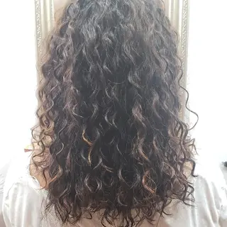 ロング パーマ 饒平名 知也のヘアスタイル