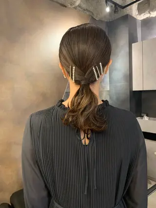 ミディアム ヘアアレンジ SAKINO． ベージュカラーのヘアスタイル