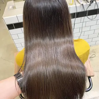 ミディアム カラー トップ スタイリストのヘアスタイル