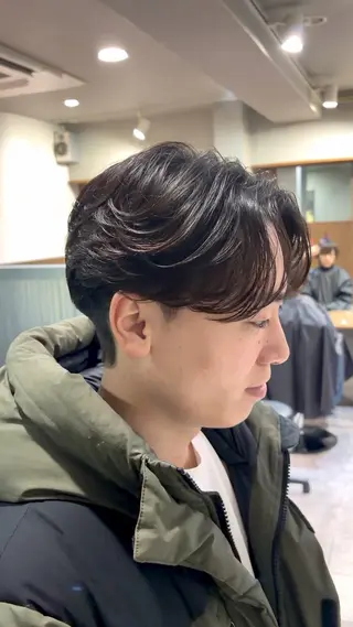 ショート パーマ メンズ 曲がる縮毛 フェザー ニュアンス  佐々木のヘアスタイル