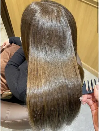 ロング broteなかもず 【髪にドラマを】のヘアスタイル