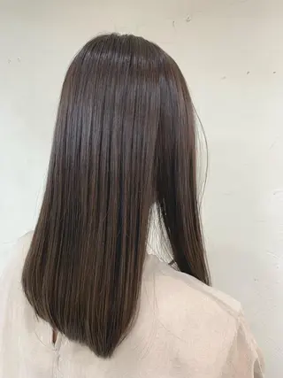 ロング カラー 岡田まみ🍒🤍 透明感カラーのヘアスタイル