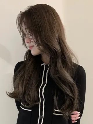 ロング カラー 落合希 Olivebeigeのヘアスタイル