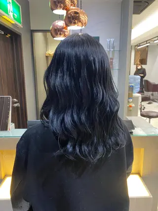 ロング カラー noa 寒色系カラーブリーチのヘアスタイル