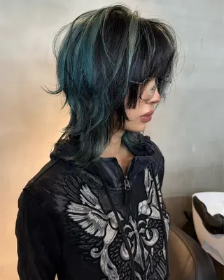 ミディアム カラー イツク ⚡️ ルーツ/ハイトーンのヘアスタイル