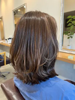 ミディアム カラー 三島 有佳里のヘアスタイル