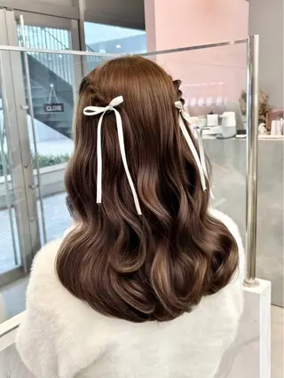セミロング ヘアアレンジ 𝒎𝒐𝒆🩰 名駅/ヘアメ/暖色♡のヘアスタイル