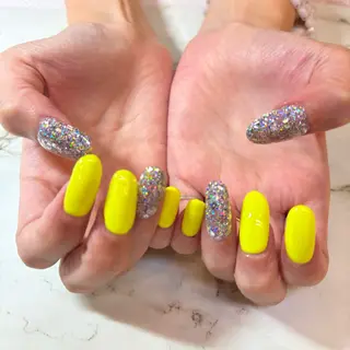 ネイル Honey Bee Mikuのネイルデザイン