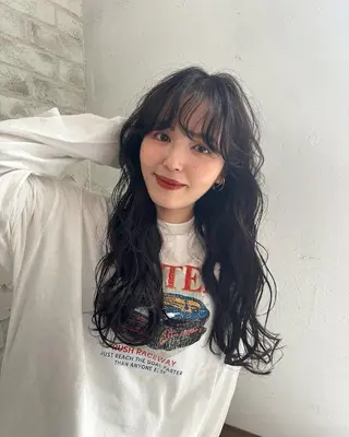 ロング パーマ ミディアムレイヤー/ 艶カラー🎀　emiのヘアスタイル