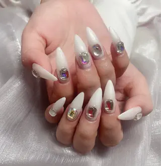 ネイル &ME ネイルサロンのネイルデザイン