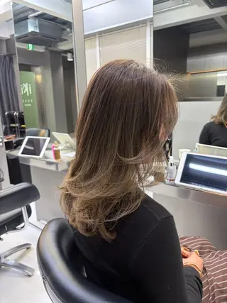 ロング 🫧バレイヤージュ/ ハイトーン/ミズキのヘアスタイル