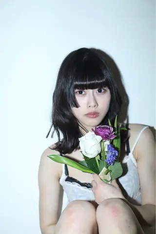 TAI透明カラー 柔らかい縮毛矯正のヘアスタイル