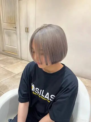 ショート カラー レイヤーカット/ 透明感カラー/カナのヘアスタイル
