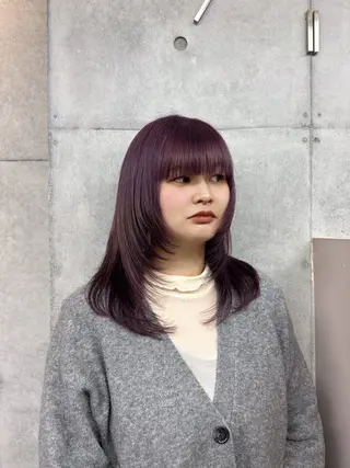 ロング ヒナ/レイヤーカット 艶感ワンカラーのヘアスタイル