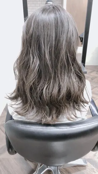 ロング カラー パーマ ヘアアレンジ キッズ ネイル マツエク・マツパ 山崎 義弘のヘアスタイル