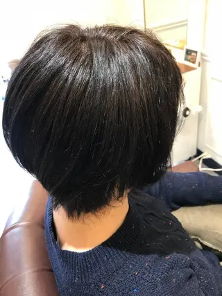ショート カラー 粟田 めぐみのヘアスタイル