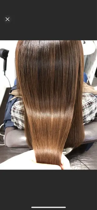 ロング momb 折戸結菜のヘアスタイル