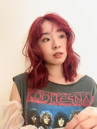 ミディアム カラー 【モエカ】グランジ ウルフ/ハイトーンのヘアスタイル