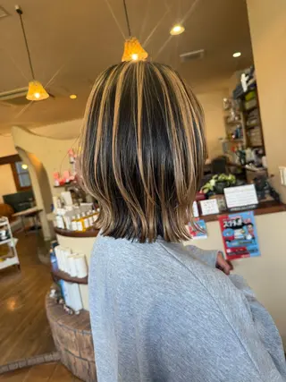 ミディアム カラー 鈴木 未歩のヘアスタイル