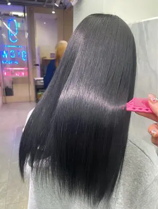 カラー MOMOKA🍑プル エクステ・ハイトーンのヘアスタイル