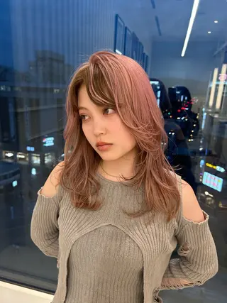 ミディアム カラー 西澤 咲輝のヘアスタイル