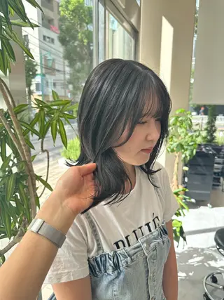 ミディアム カラー ミオ💎ショート 透ける暗髪のヘアスタイル