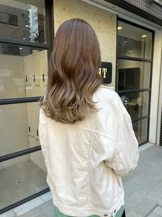 セミロング カラー ハイライトが 得意なニキです😊のヘアスタイル