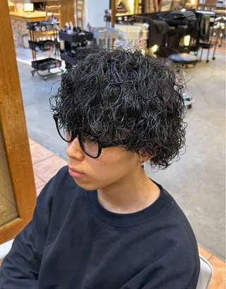 ミディアム パーマ メンズ TUM🔥フェード/ メンズパーマのヘアスタイル
