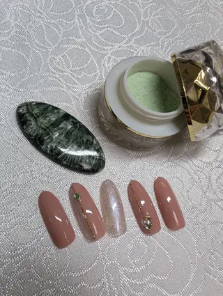 ネイル ヌーディジュエリー ネイルサロンのネイルデザイン