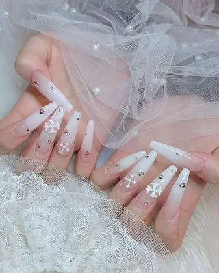 ロング Bling Salonのネイルデザイン