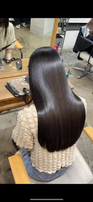 ロング タマシロカリン 艶カラー/レイヤーのヘアスタイル