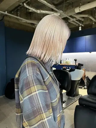 ショート ハイトーン/ ボブ 中村麟のヘアスタイル