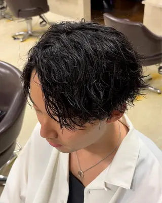 パーマ メンズ 会社で浮かない ビジネスヘア/心斎橋のヘアスタイル