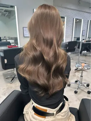 ロング カラー レイヤーカット 透明感カラーのヘアスタイル