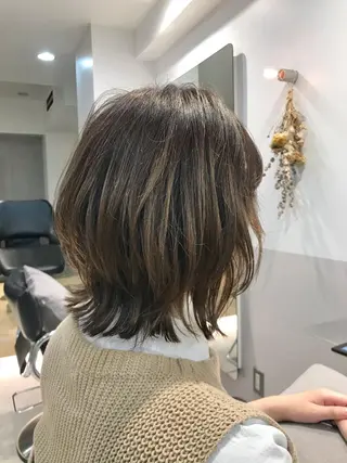 ミディアム オカダ ノゾミのヘアスタイル