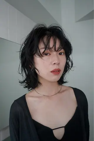 ショート パーマ 切りっぱなしボブ レイヤー/縮毛矯正のヘアスタイル