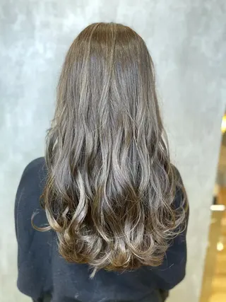セミロング 髪質改善ストレート オルメントのヘアスタイル